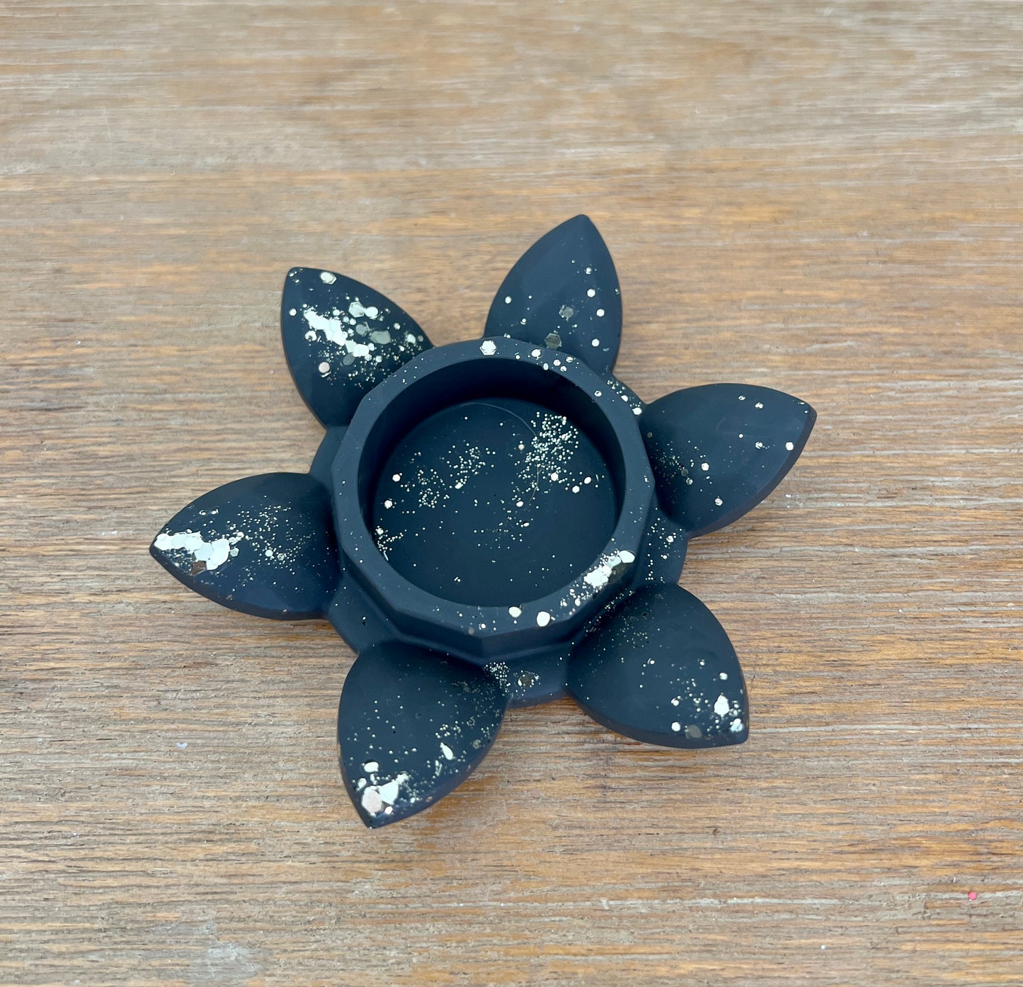 Black and Gold Flower Tealight Holder
